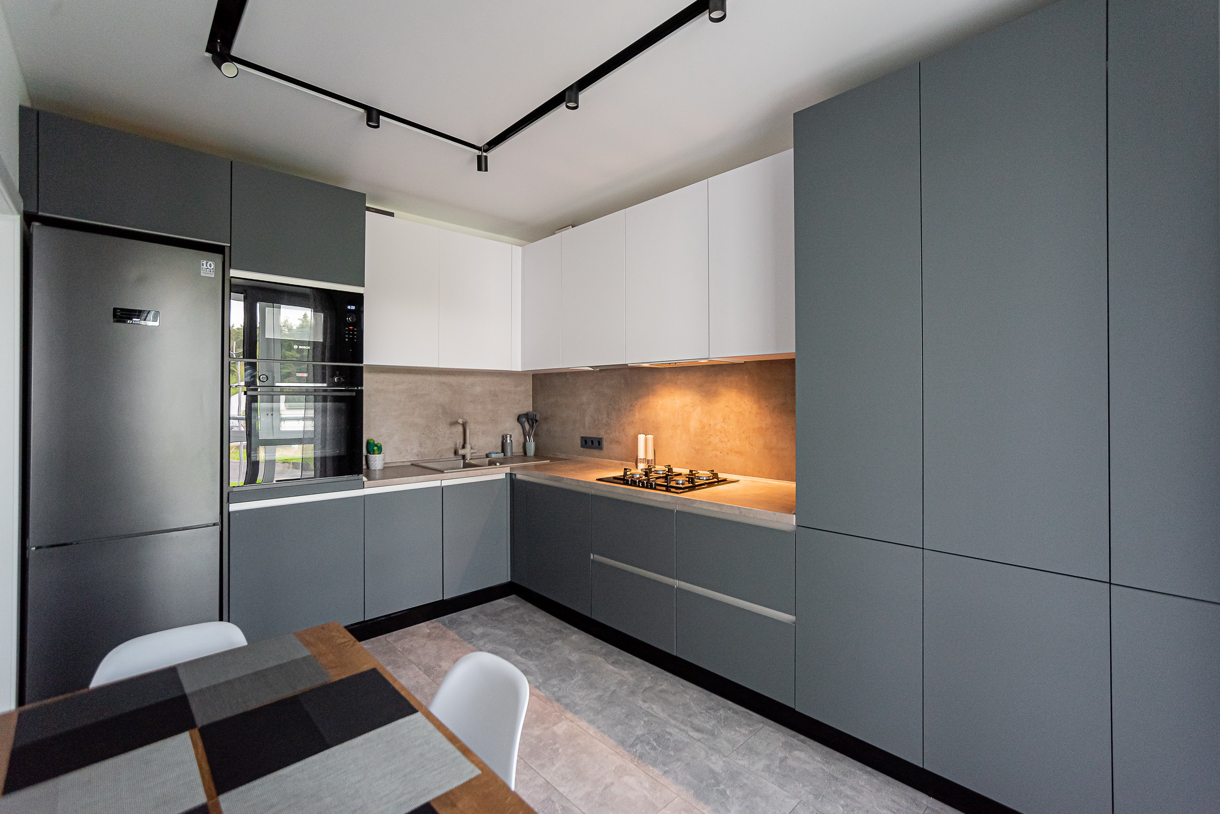 Как выбрать кухонную мебель под размеры помещения: что учитывать кроме метража